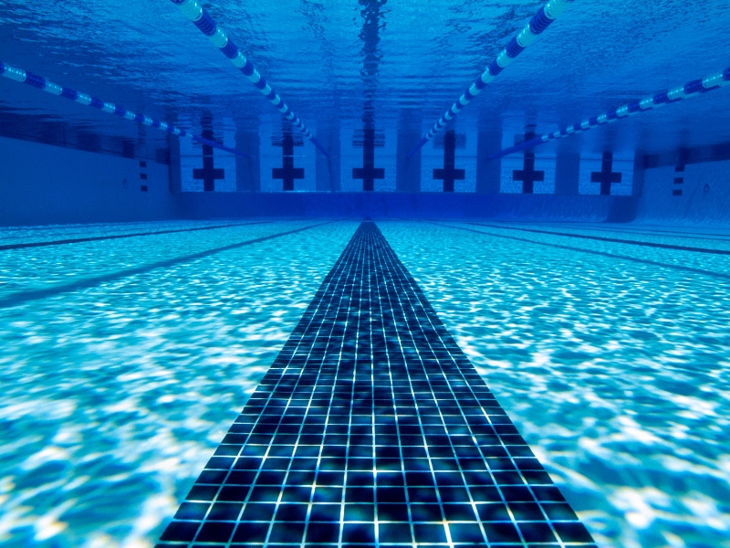 Consejos prácticos para prevenir accidentes en piscinas y playas